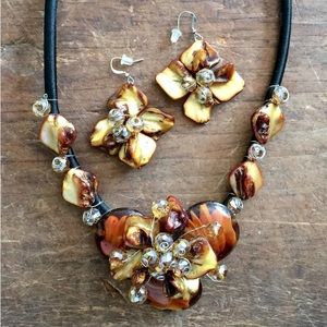 Set Artisan Hand Wired Chunky Natural Shell 
Beaded Jewelry Necklace & Earrings